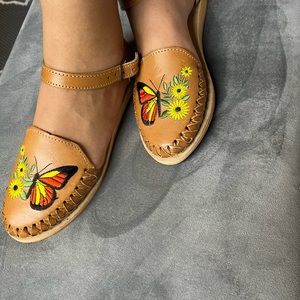 Mexico walks the world in these beautiful huaraches made by hand 100%…